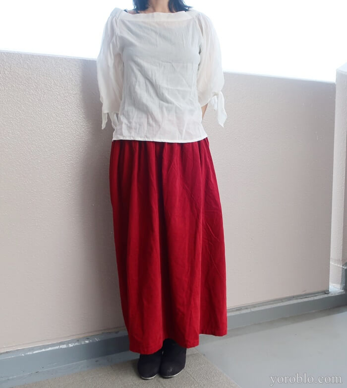ナチュラルセンスの赤いスカート